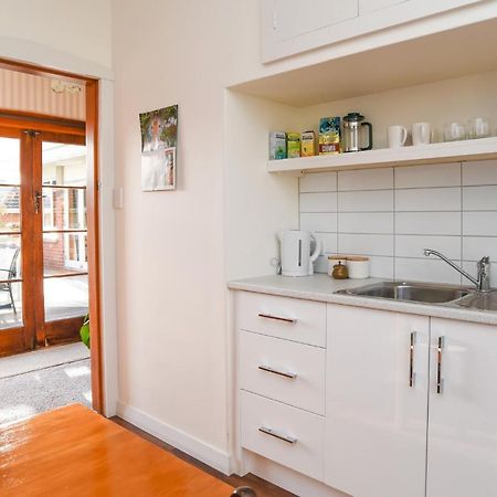 Sunny Mornington 2 Bedroom Guest Suite ديوندين المظهر الخارجي الصورة